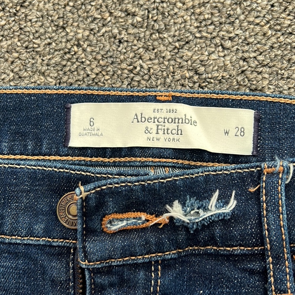 Shorts - Picture 3 of 4